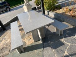Table et banc en granit